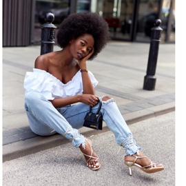 PS1 Sidotut sandaalit korkealla kantapäällä, jossa neliömäinen varvas kultainen kiitotie 4