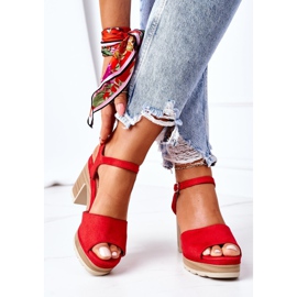 PW1 Sandaalit baarissa ja alustalla Red Maggie punainen 1