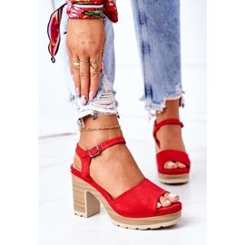 PW1 Sandaalit baarissa ja alustalla Red Maggie punainen 2