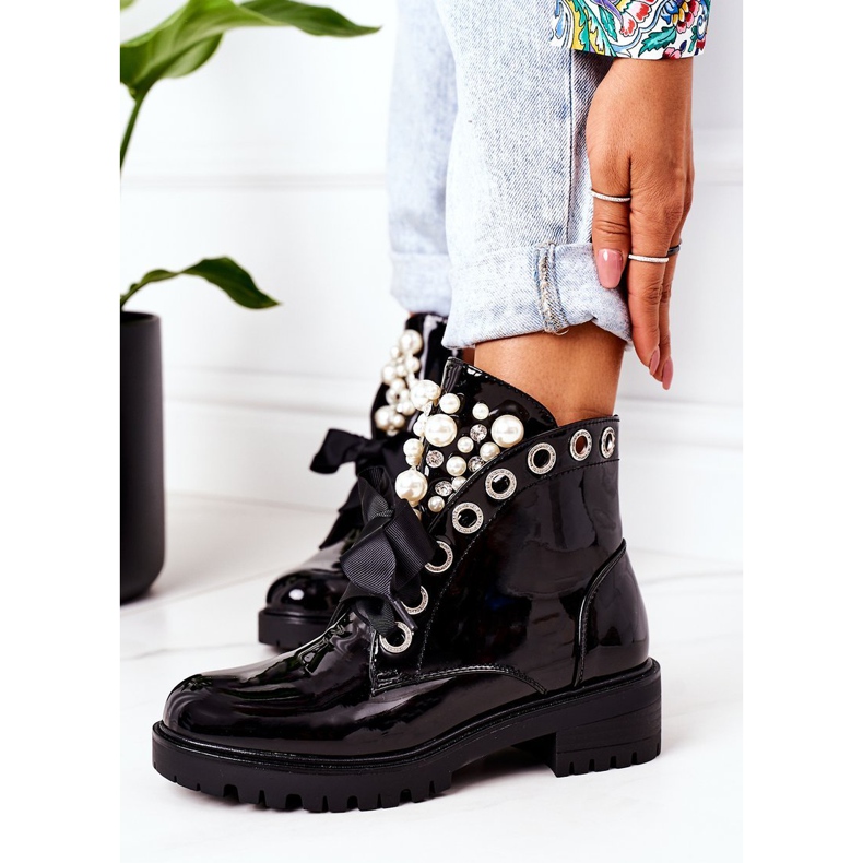 Lakatut lämpimät työntekijät helmillä Musta Perla 2