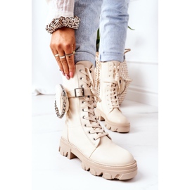 PS1 Lämpimät työntekijät munuaisten beigeillä katsovat minua 2