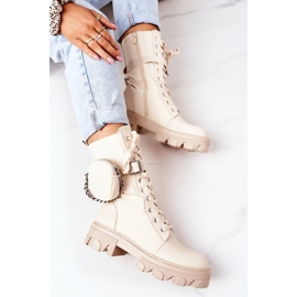 PS1 Lämpimät työntekijät munuaisten beigeillä katsovat minua 1