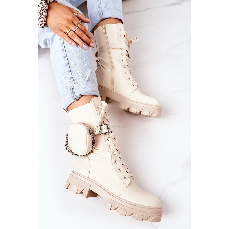 PS1 Lämpimät työntekijät munuaisten beigeillä katsovat minua 1