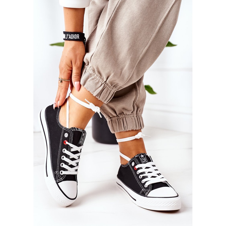 NEWS Naisten klassiset mustat lenkkarit valkoisella Ecoma -pohjalla 1