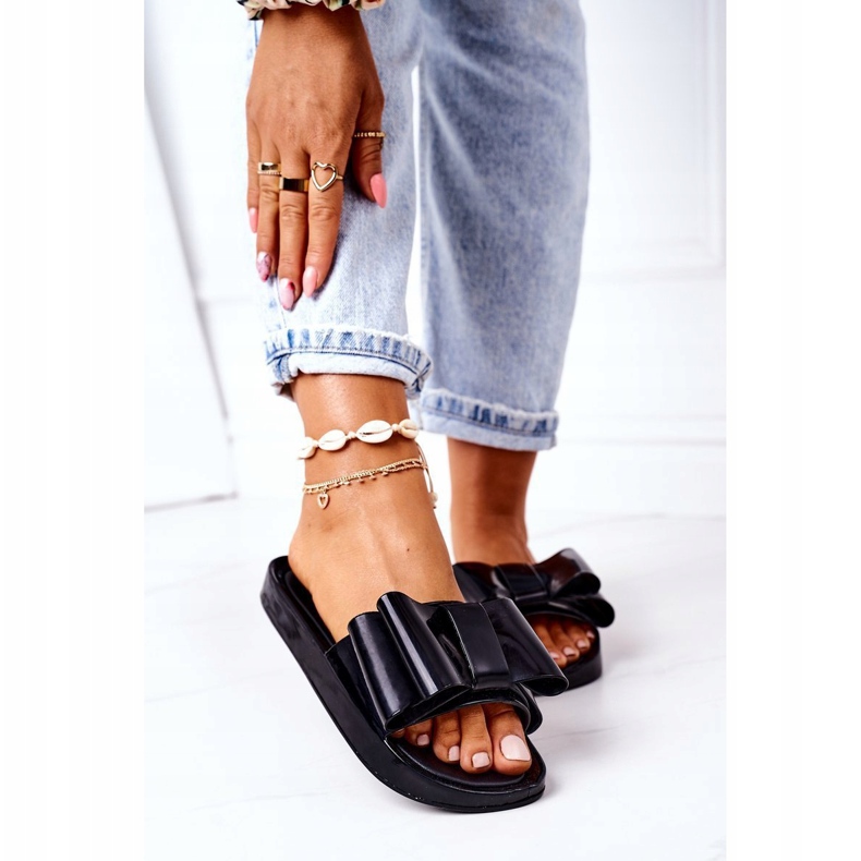 PS1 Kumitossut, joissa rusetti Musta huhtikuu 1