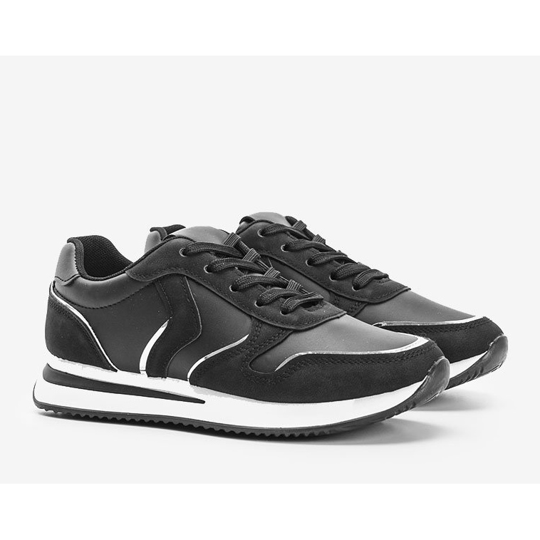 Mustat lenkkarit metallisilla Delta -yksityiskohdilla 1