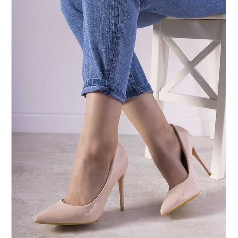 Beige lakatut Ibizan korkokengät 1