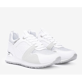 Valkoiset lenkkarit hopeisilla Yoisya -asusteilla valkoinen 1