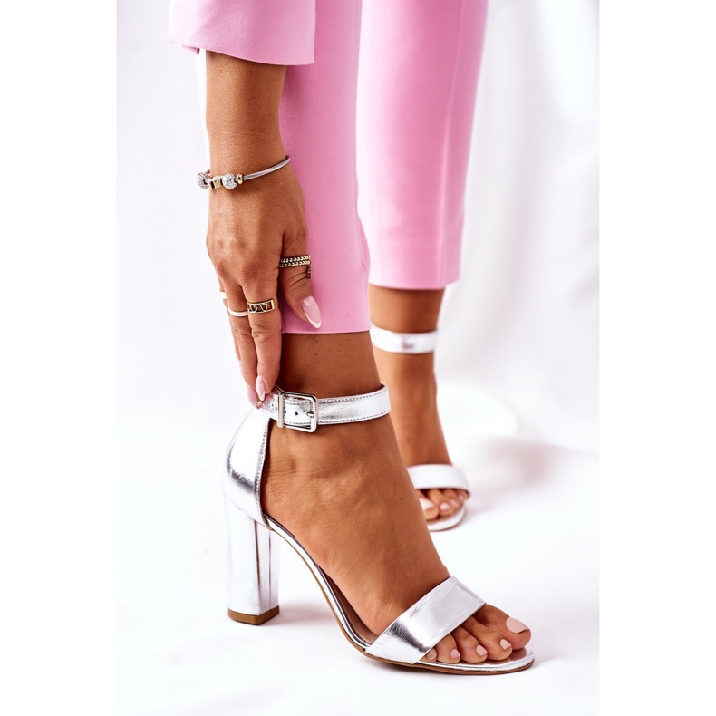 Klassiset nahkasandaalit baarissa Laura Messi 1760 Hopea 2