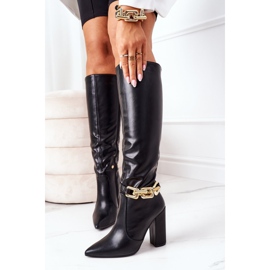 Lämpimät saappaat baarissa, jossa on ketju musta Franti 1