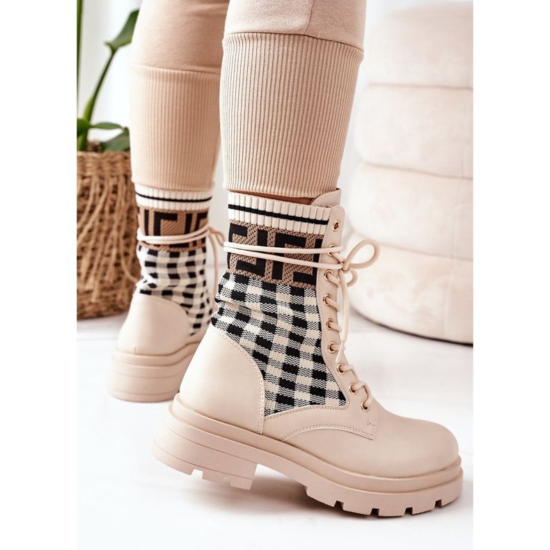 Työntekijät beigestä elastisesta kankaasta rakkaustarina musta 2