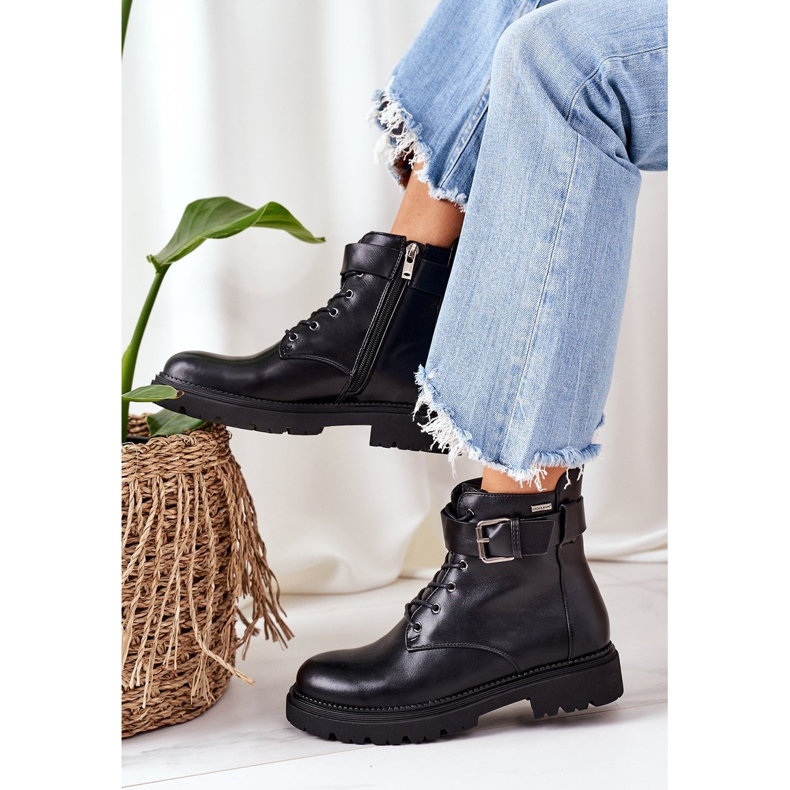 Cross Jeans Naisten eristetyt Workers Cross -farkut EE2R4086C musta 2