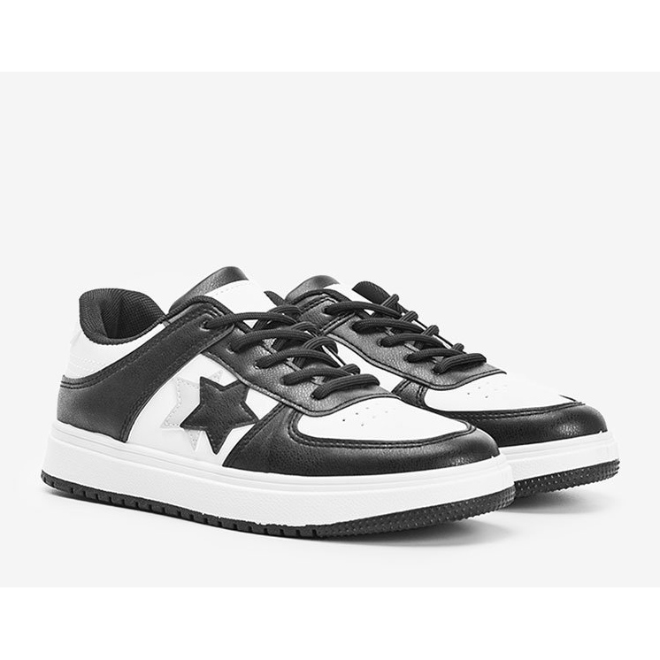 Mustavalkoiset lenkkarit tähdellä Polja valkoinen 1