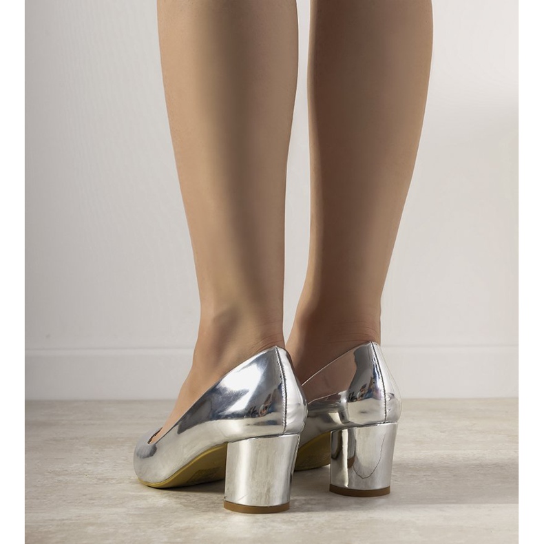 Hopeapumput Harye -pylväässä 2