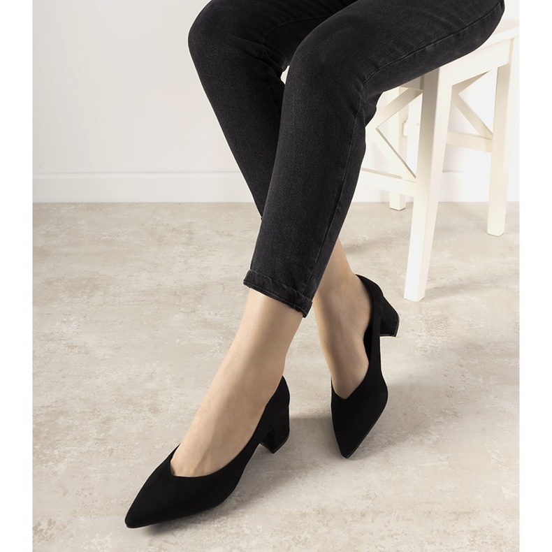 Mustat pumput Floren -pylväässä 1