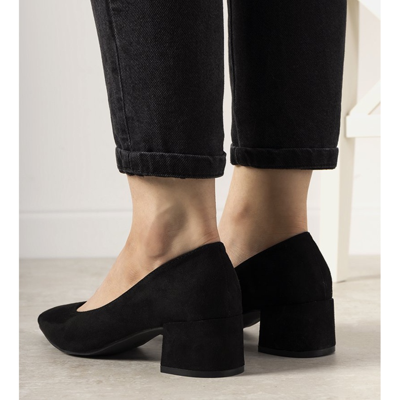 Mustat pumput Floren -pylväässä 2