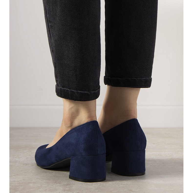 Tummansiniset pumput Floren -pylväässä sininen 1