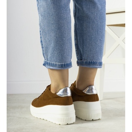 Ruskeat urheilukengät, joissa korkea Rapter -pohja 2