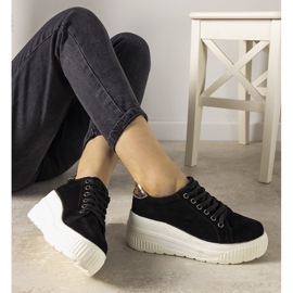 Mustat urheilukengät, joissa korkea Rapter -pohja 1