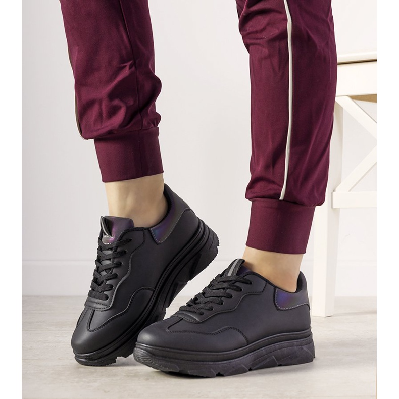 Mustat lenkkarit, joissa Kaori -heijastin 1