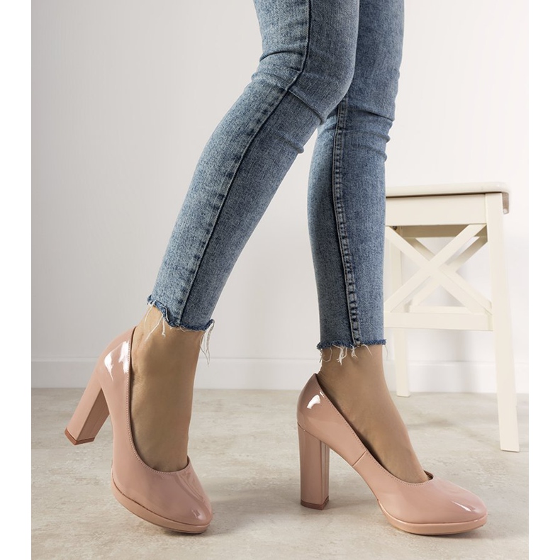 Vaaleanpunaiset lakatut pumput Bellisima -pylväässä vaaleanpunainen 1