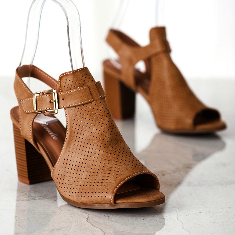 Renda Rakennetut sandaalit Eco -nahkaa ruskea 1