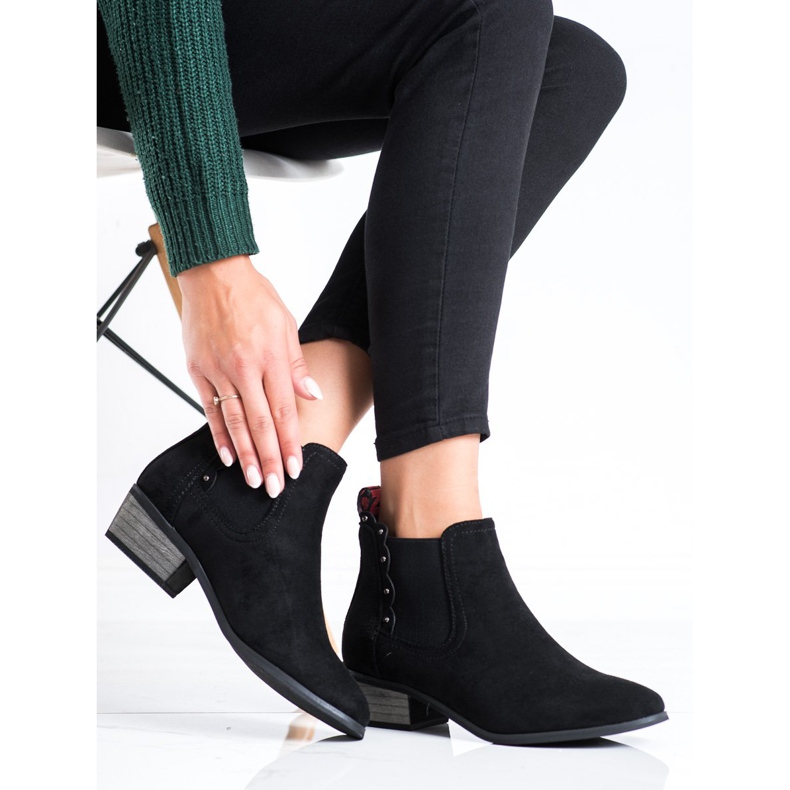 J. Star Mustat saappaat matalalla pylväällä 1