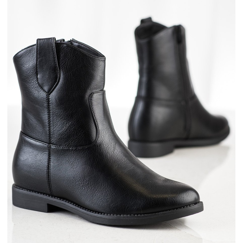 J. Star Musta Cowgirls Kiilalla 1