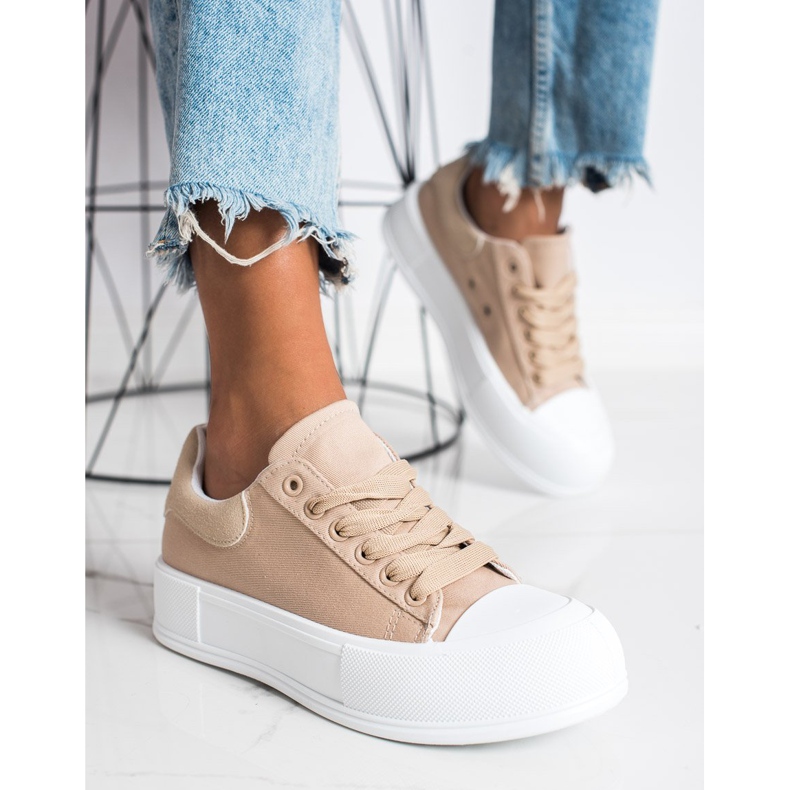 Goodin Klassiset lenkkarit alustalla beige 2