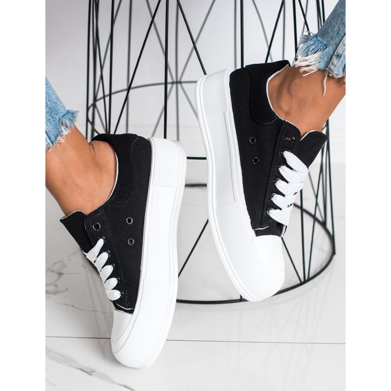 Goodin Klassiset lenkkarit alustalla musta 1