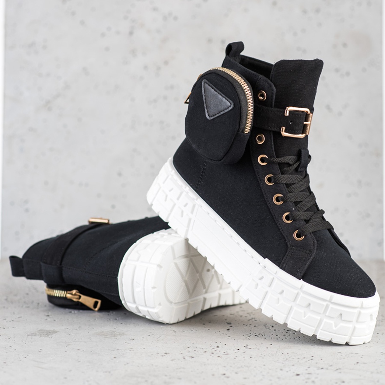 Goodin Paltform -lenkkarit taskulla musta 1