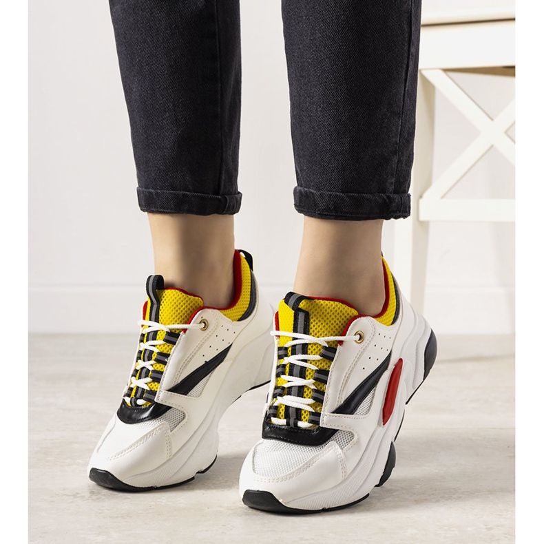 PA1 Tunnit valkoiset lenkkarit valkoinen musta keltainen 1