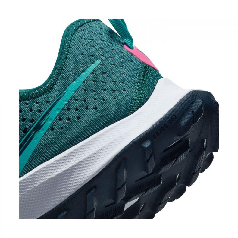 Nike Air Zoom Terra Kiger 7 W juoksukengät CW6066-301 vihreä 1