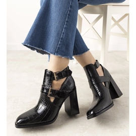 Mustat saappaat Maybelle -krokotiilikuorikuviossa 2