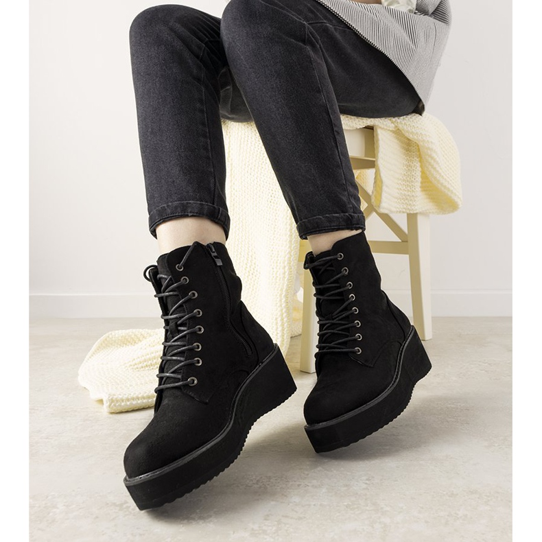 Mustat saappaat korkealla Dexter -pohjalla 1