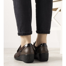 Brown kamppailee Meranten kiilalla ruskea 1