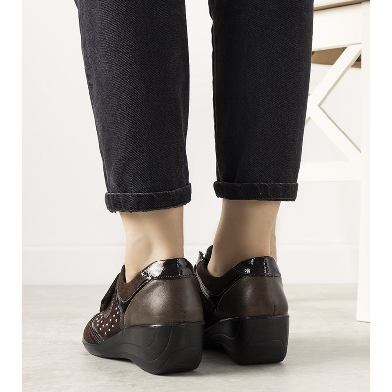 Brown kamppailee Meranten kiilalla ruskea 1