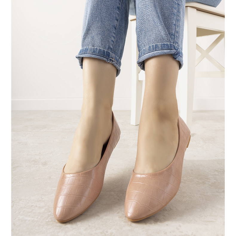 Vaaleanpunaiset ballerinat Camilian krokotiilin ihokuviossa vaaleanpunainen 1