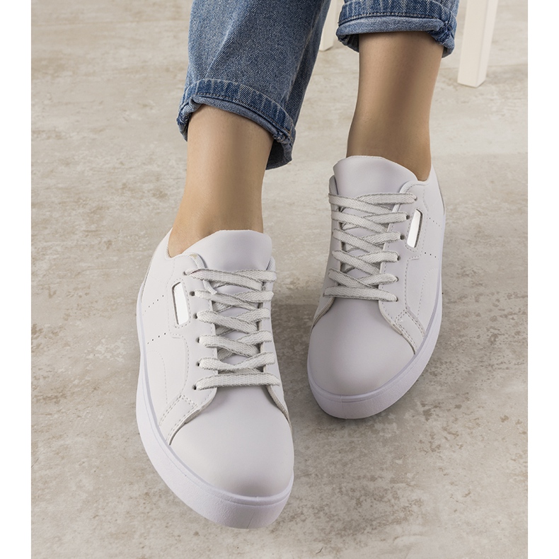 Valkoiset ja hopeiset Boomshom -lenkkarit valkoinen 1