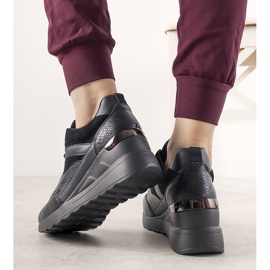 Halseyn mustat kengät, joissa on käärmeen iho 1