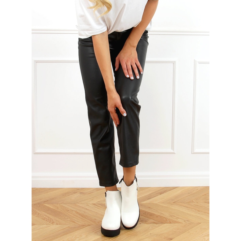 Valkoiset 9B1053 Valkoiset paksupohjaiset saappaat valkoinen 2