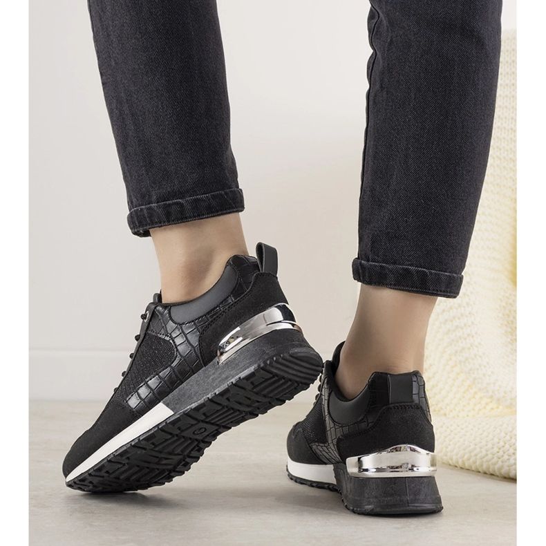 Mustat lenkkarit, joissa on Zariza -krokotiilin iho -aihe 1