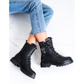 Evento Mustia työntekijöitä sovelluksella musta 1