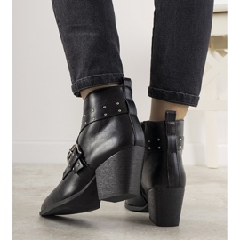 Mustat Jodhpur -saappaat, joissa solki ja Rubio -nastat 1