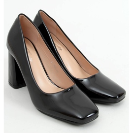 Pumput mustalla pylväällä S-1008 Musta 1