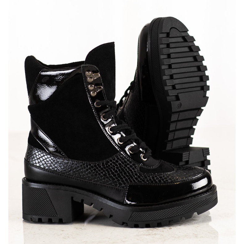 Janessa Mustia muotityöntekijöitä musta 1