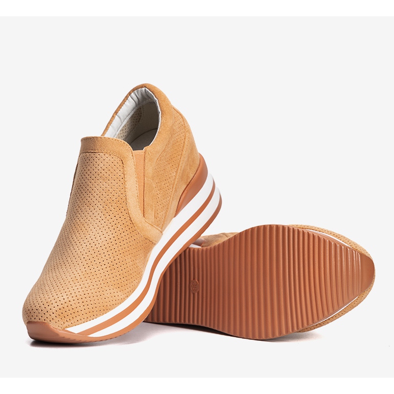 Minan oranssit kiilakengät 1 Minan oranssit kiilakengät 1