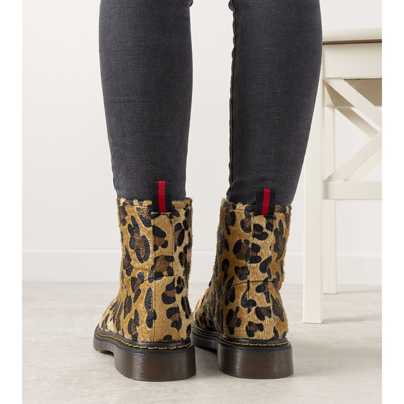 Emeryn ruskeat naamiointikuviot 1