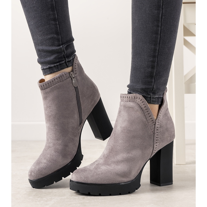 Harmaat saappaat Bushido -pylväässä 1