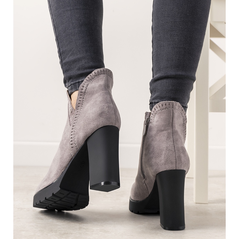 Harmaat saappaat Bushido -pylväässä 2